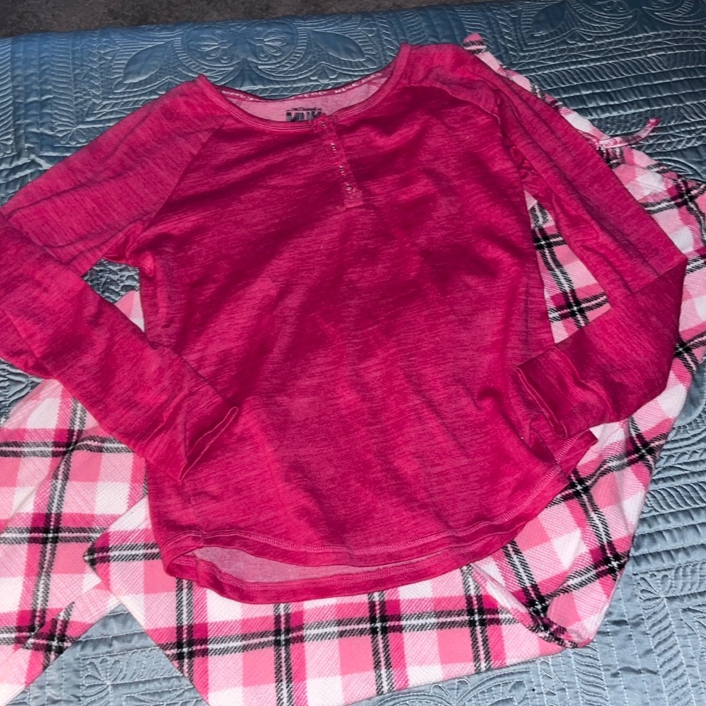 Muk Luks  Pajamas